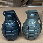 點一下即可放大預覽 -- [軍綠色]-M26A2 仿真水彈手榴彈 會噴射 手雷 道具模型 吃雞神器
